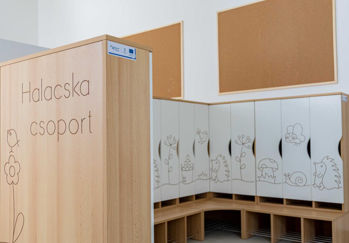 Halacska csoport öltözőszekrényei.